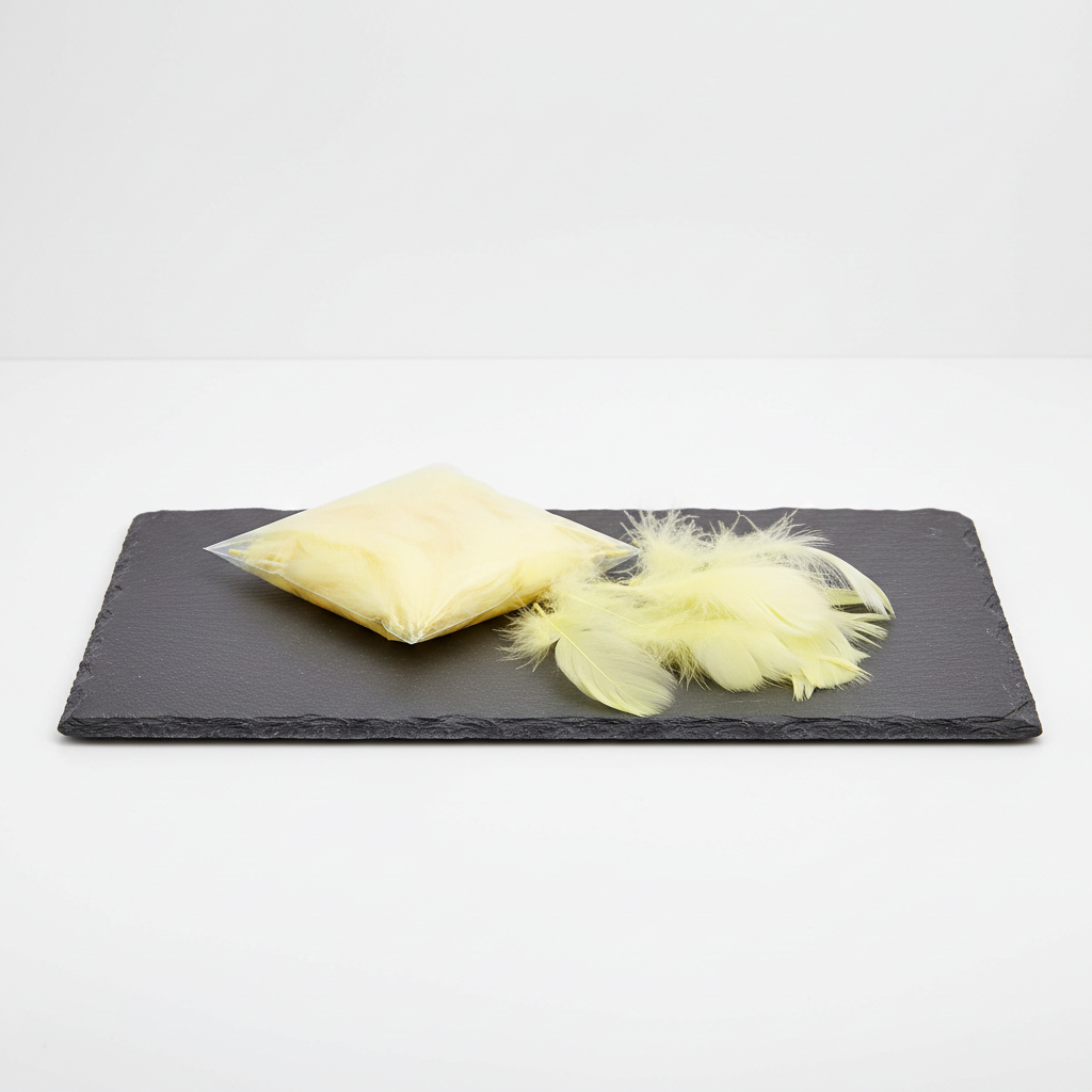 Dekorativní peříčka – žlutá, lehký a stylový doplněk pro kreativní dekorace